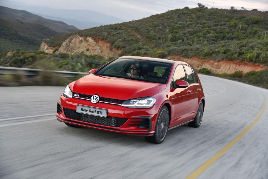  Volkswagen Golf GTI 5-Door 2017 года  (ZA) (фото 10 из 18)